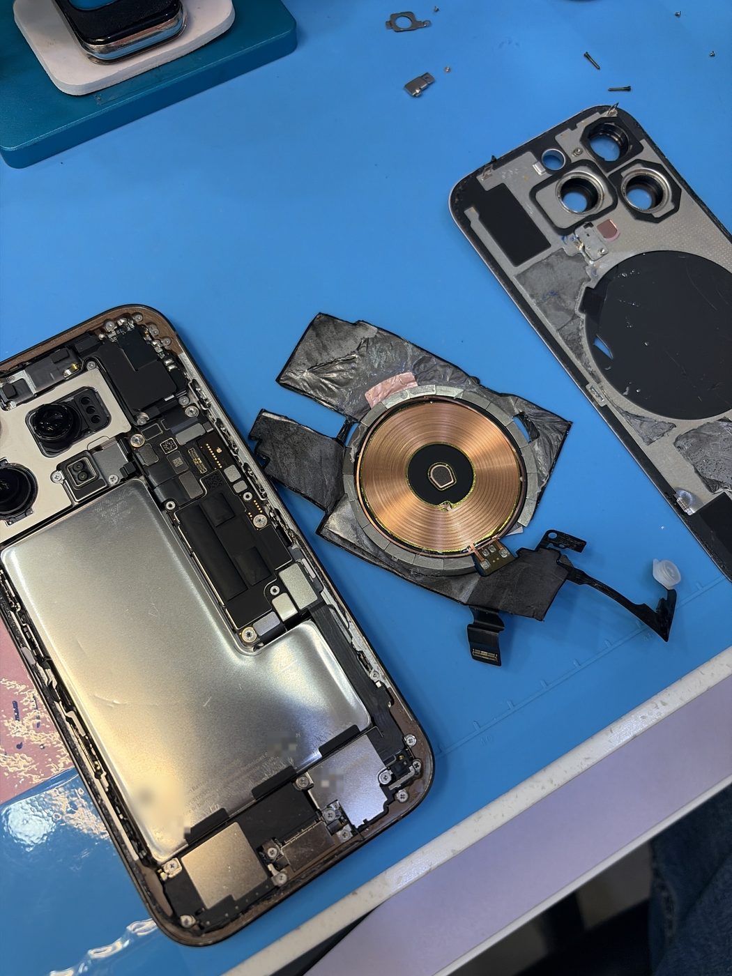 아이폰 iPhone 16 Pro 내부 분해