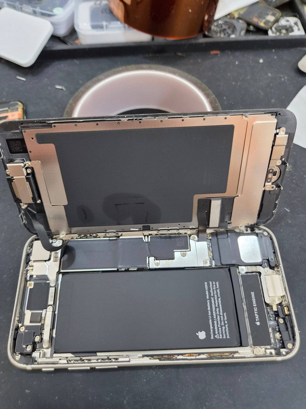 아이폰 iPhone SE (2세대) 내부 분해